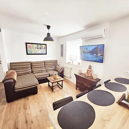 Apartment 4 Pers Leon Villafane